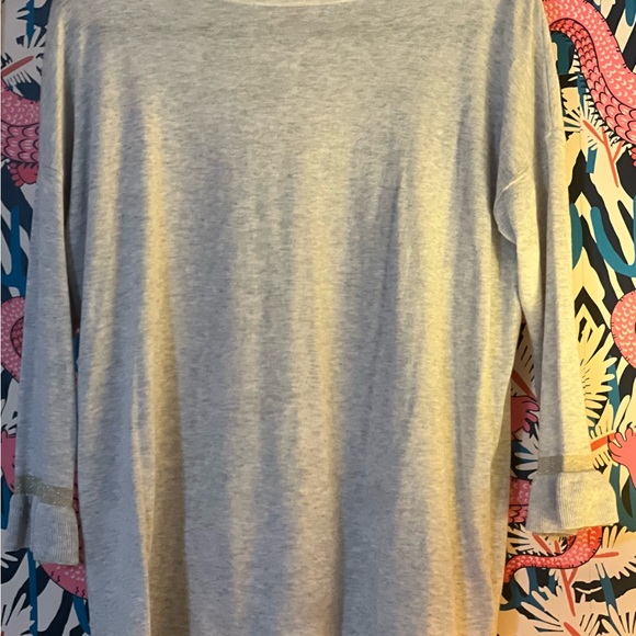 Lily Pulitzer oversized light gray lightweight sweater with 3/4 sleeves - Picture 2 of 11